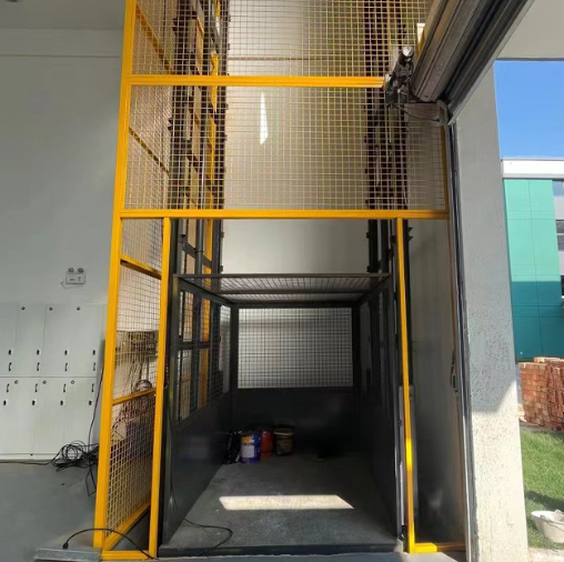 泉州导轨式升降机助力物流园破解运输难题